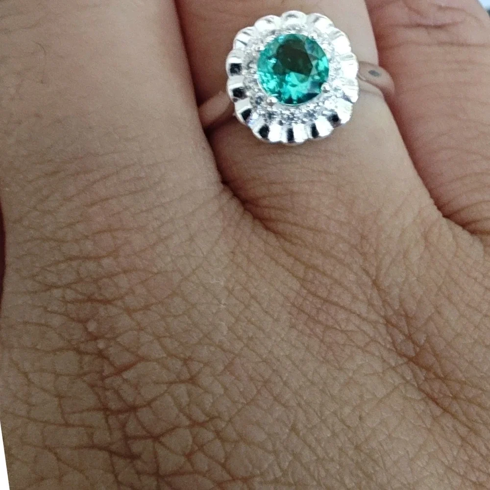 Ring Silver Emerald Green Scalloped Halo Floral Round Cut Size 7